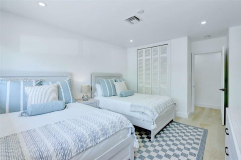 House in Pompano Beach, Florida 4 bedrooms, 208.75 sq.m. № 2023480 - photo 27