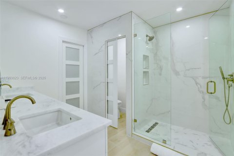 House in Pompano Beach, Florida 4 bedrooms, 208.75 sq.m. № 2023480 - photo 19