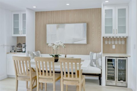 House in Pompano Beach, Florida 4 bedrooms, 208.75 sq.m. № 2023480 - photo 12