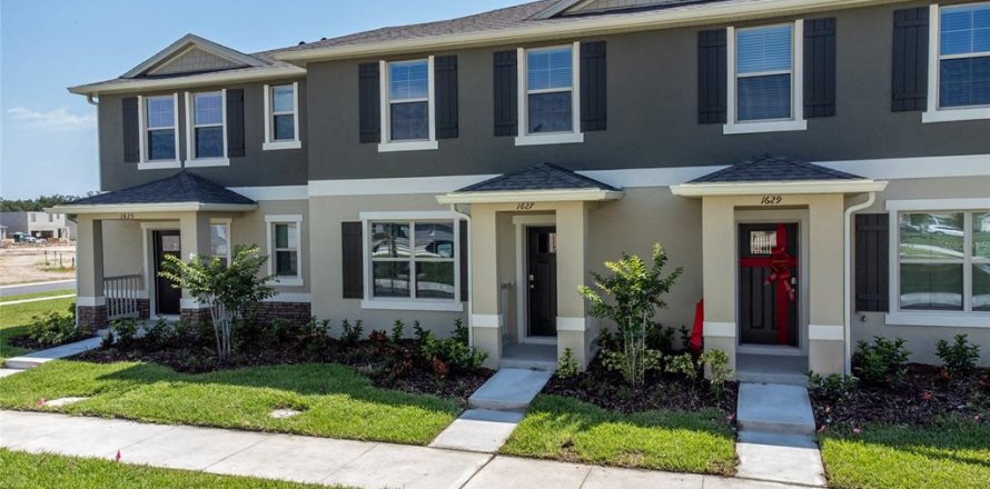 Adosado en Kissimmee, Florida 3 dormitorios, 144.93 m2 № 2238531