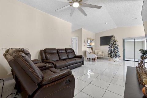 Купить виллу или дом в Майами, Флорида 3 спальни, 140м2, № 1996699 - фото 18