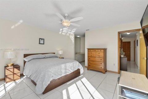 Купить виллу или дом в Майами, Флорида 3 спальни, 140м2, № 1996699 - фото 28