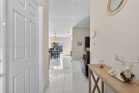 Купить виллу или дом в Майами, Флорида 3 спальни, 140м2, № 1996699 - фото 11