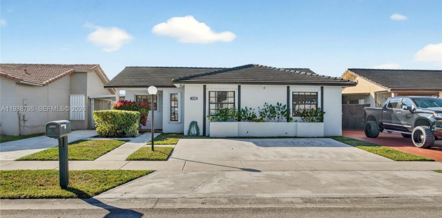 Дом в Майами, Флорида 3 спальни, 140м2 № 1996699