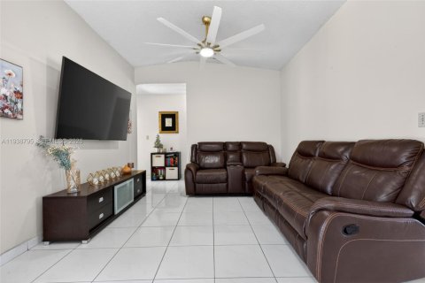 Купить виллу или дом в Майами, Флорида 3 спальни, 140м2, № 1996699 - фото 16