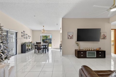 Купить виллу или дом в Майами, Флорида 3 спальни, 140м2, № 1996699 - фото 13