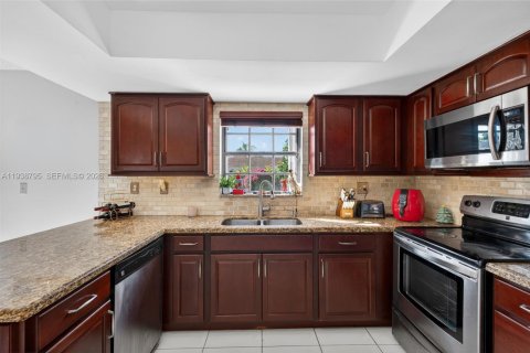 Купить виллу или дом в Майами, Флорида 3 спальни, 140м2, № 1996699 - фото 24