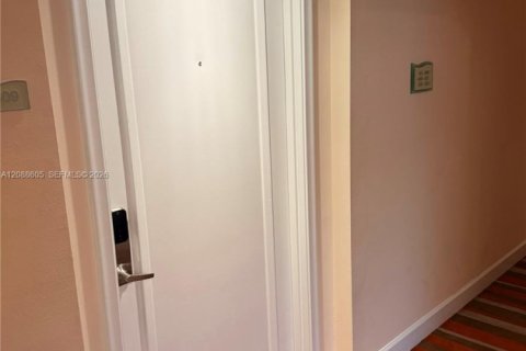 Condo à Aventura, Floride, 2 chambres  № 2365314