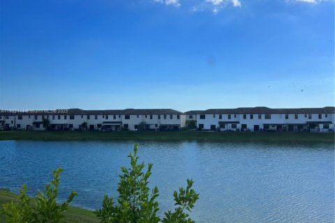 Townhouse in Miami, Florida 3 bedrooms, 124.02 sq.m. № 2052809 - photo 17