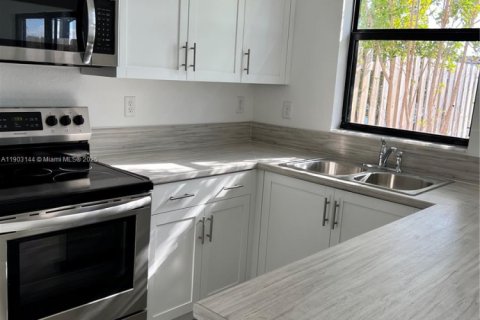 Townhouse in Miami, Florida 3 bedrooms, 124.02 sq.m. № 2052809 - photo 6