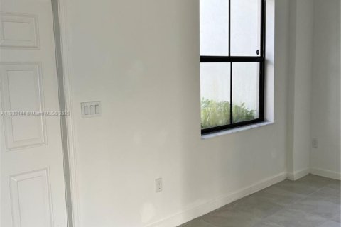 Townhouse in Miami, Florida 3 bedrooms, 124.02 sq.m. № 2052809 - photo 2