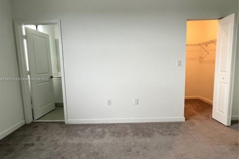 Townhouse in Miami, Florida 3 bedrooms, 124.02 sq.m. № 2052809 - photo 9