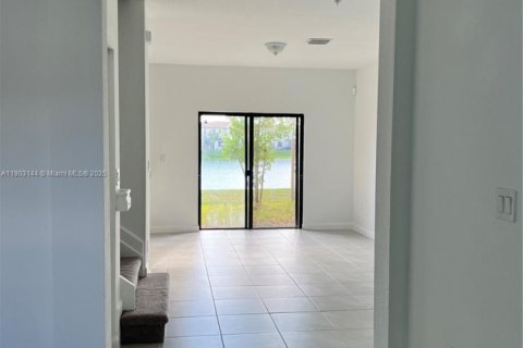 Townhouse in Miami, Florida 3 bedrooms, 124.02 sq.m. № 2052809 - photo 3