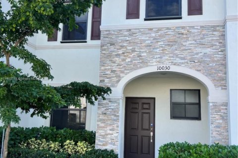 Townhouse in Miami, Florida 3 bedrooms, 124.02 sq.m. № 2052809