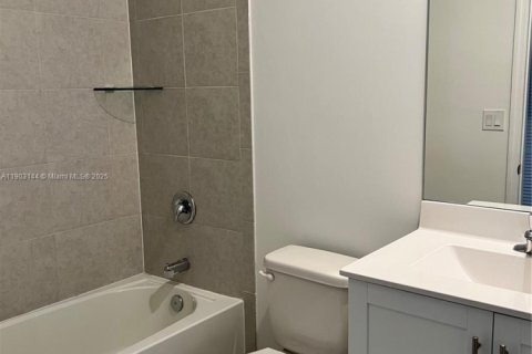 Townhouse in Miami, Florida 3 bedrooms, 124.02 sq.m. № 2052809 - photo 12