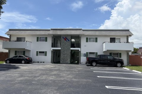 Copropriété à louer à Pompano Beach, Floride: 2 chambres, 78.5 m2 № 2250926 - photo 2