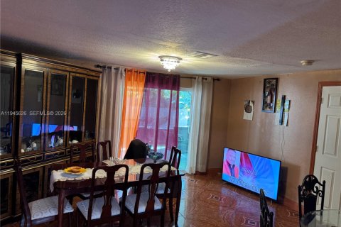 Villa ou maison à vendre à North Miami, Floride: 4 chambres, 141.3 m2 № 2029491 - photo 2