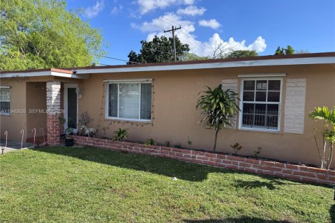 Villa ou maison à vendre à North Miami, Floride: 4 chambres, 141.3 m2 № 2029491 - photo 12