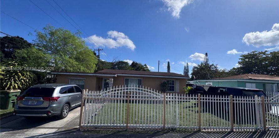 Villa ou maison à North Miami, Floride 4 chambres, 141.3 m2 № 2029491