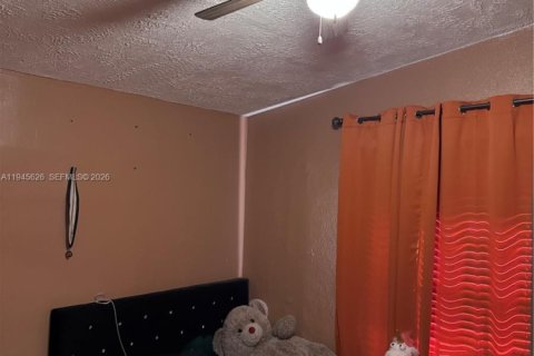 Villa ou maison à vendre à North Miami, Floride: 4 chambres, 141.3 m2 № 2029491 - photo 4