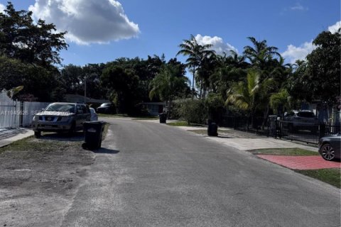 Villa ou maison à vendre à North Miami, Floride: 4 chambres, 141.3 m2 № 2029491 - photo 14