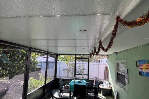 Villa ou maison à vendre à North Miami, Floride: 4 chambres, 141.3 m2 № 2029491 - photo 9