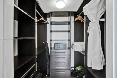 Condominio en venta en Miami, Florida, 1 dormitorio, 78.22 m2 № 1933085 - foto 15