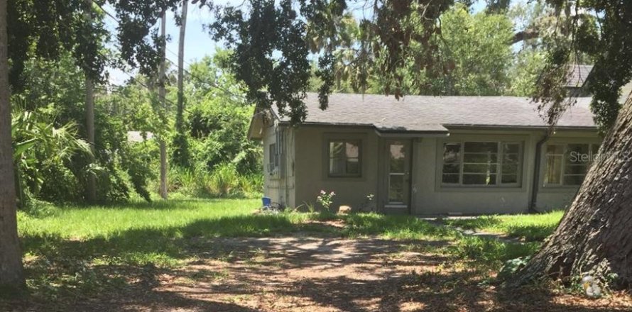 House in Edgewater, Florida 4 bedrooms, 207.36 sq.m. № 2104374