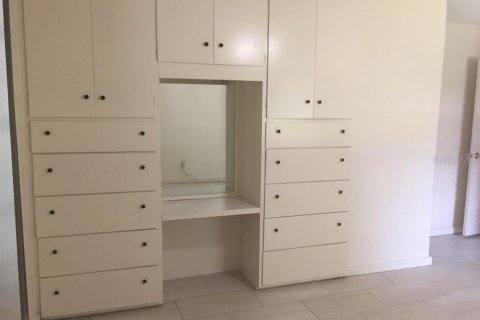 House in Edgewater, Florida 4 bedrooms, 207.36 sq.m. № 2104374 - photo 4