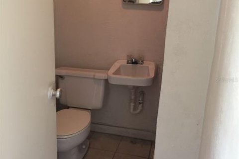 House in Edgewater, Florida 4 bedrooms, 207.36 sq.m. № 2104374 - photo 15