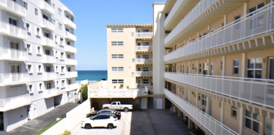 Condo in South Palm Beach, Florida, 2 bedrooms  № 828006