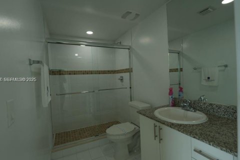 Снять в аренду квартиру в Майами, Флорида 2 спальни, 23539.76м2, № 1993139 - фото 6