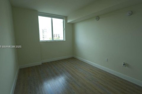 Снять в аренду квартиру в Майами, Флорида 2 спальни, 23539.76м2, № 1993139 - фото 5