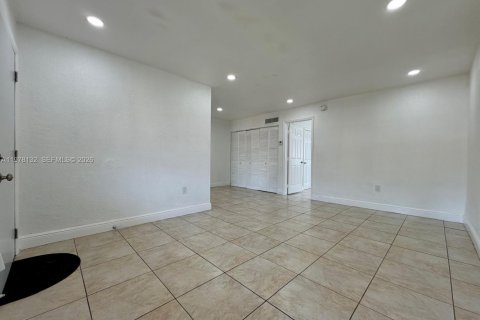 Снять в аренду кондоминиум в Майами, Флорида 1 спальня, 58.71м2, № 2046438 - фото 2