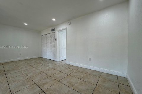 Снять в аренду кондоминиум в Майами, Флорида 1 спальня, 58.71м2, № 2046438 - фото 4