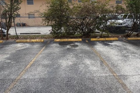 Снять в аренду кондоминиум в Майами, Флорида 1 спальня, 58.71м2, № 2046438 - фото 17