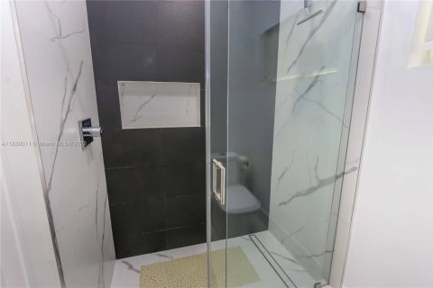 Casa en alquiler en North Miami, Florida, 3 dormitorios, 134.34 m2 № 1825680 - foto 26