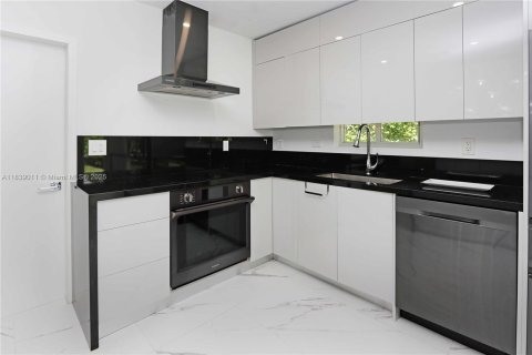 Casa en alquiler en North Miami, Florida, 3 dormitorios, 134.34 m2 № 1825680 - foto 17