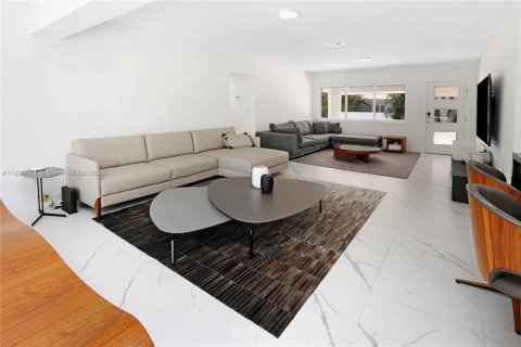Casa en alquiler en North Miami, Florida, 3 dormitorios, 134.34 m2 № 1825680 - foto 8