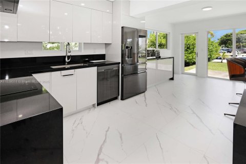Casa en alquiler en North Miami, Florida, 3 dormitorios, 134.34 m2 № 1825680 - foto 15