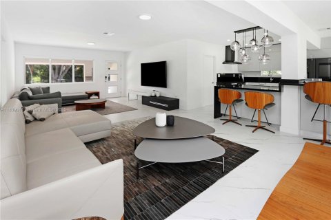 Casa en alquiler en North Miami, Florida, 3 dormitorios, 134.34 m2 № 1825680 - foto 9