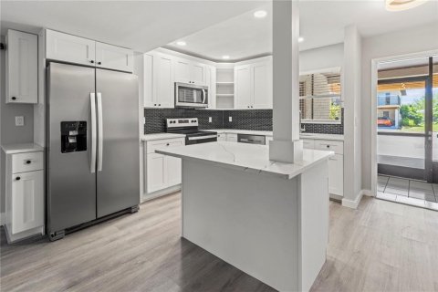 Touwnhouse à vendre à Sarasota, Floride: 2 chambres, 124.77 m2 № 1589706 - photo 2