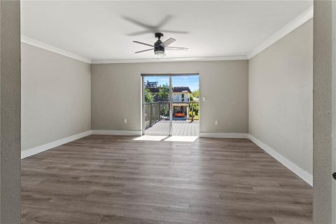 Touwnhouse à vendre à Sarasota, Floride: 2 chambres, 124.77 m2 № 1589706 - photo 11