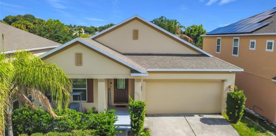 House in Groveland, Florida 4 bedrooms, 184.88 sq.m. № 2237429