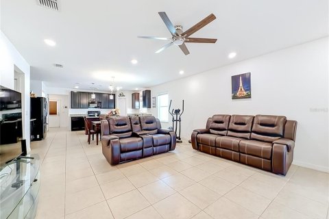 House in Groveland, Florida 4 bedrooms, 184.88 sq.m. № 2237429 - photo 11