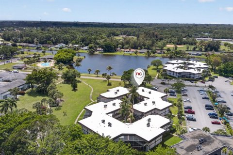 Copropriété à vendre à Royal Palm Beach, Floride: 2 chambres, 100.33 m2 № 2175334 - photo 2
