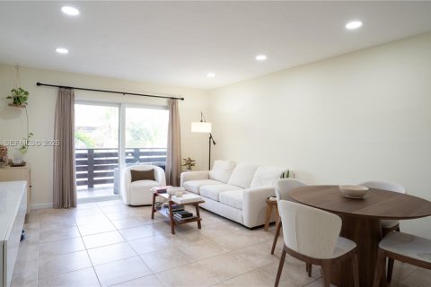 Condominio en venta en Miami, Florida, 1 dormitorio, 61.78 m2 № 2052657 - foto 3