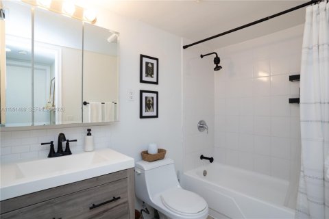 Condominio en venta en Miami, Florida, 1 dormitorio, 61.78 m2 № 2052657 - foto 9
