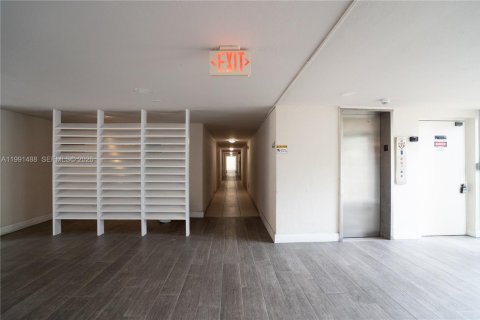 Condominio en venta en Miami, Florida, 1 dormitorio, 61.78 m2 № 2052657 - foto 28