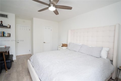 Condominio en venta en Miami, Florida, 1 dormitorio, 61.78 m2 № 2052657 - foto 11